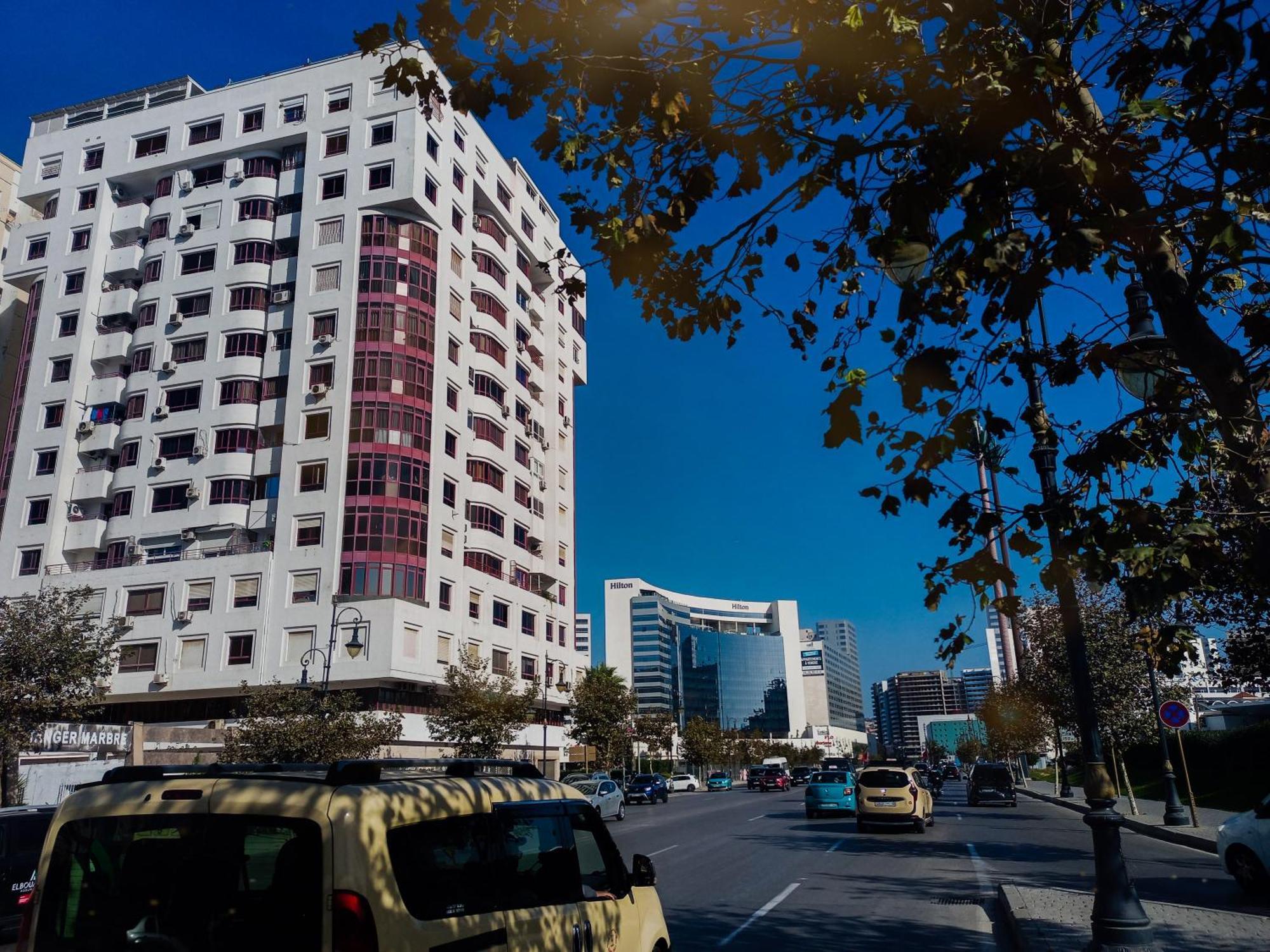 Nouveau Appartement Au Plein Centre Ville En Face Hilton & La Gare De Train Tgv M2 Tanger Exterior foto