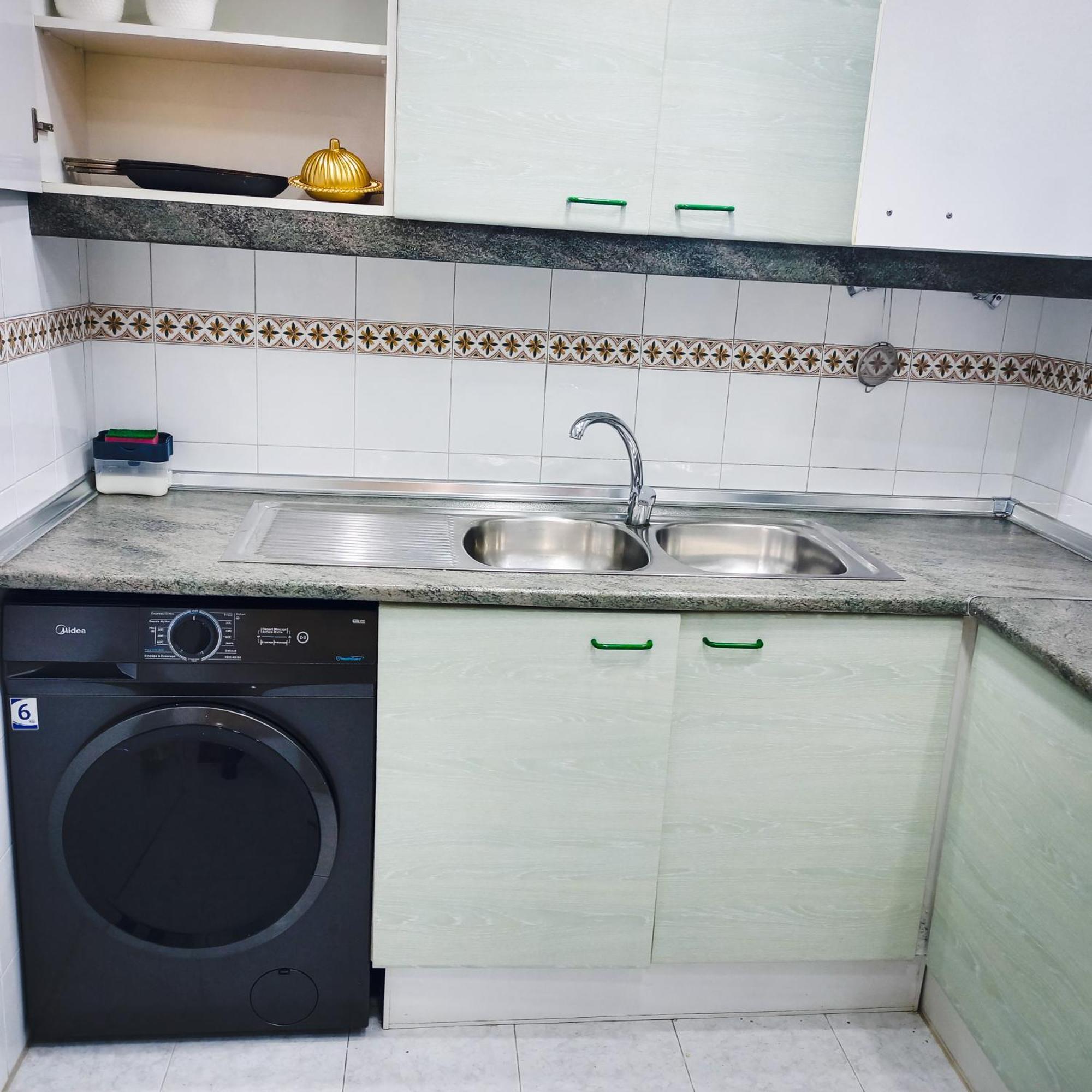 Nouveau Appartement Au Plein Centre Ville En Face Hilton & La Gare De Train Tgv M2 Tanger Exterior foto